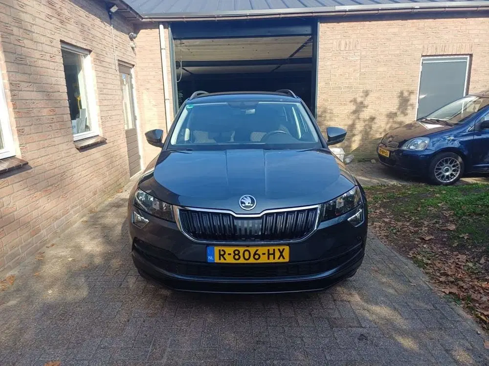 Skoda Karoq 1.0 TSI Business Edition uit 2019, foto 2