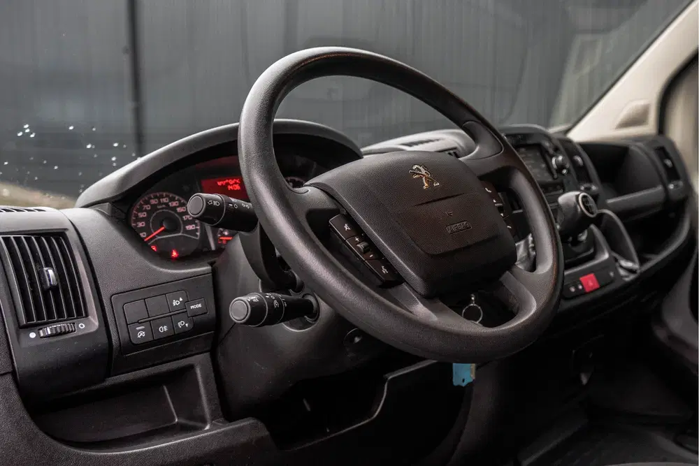 Peugeot Boxer 330 2.2 BlueHDi 120 L2H2 Premium uit 2021, foto 11
