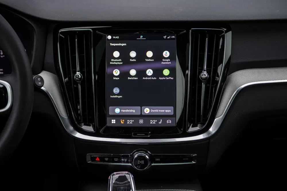 Volvo V60 2.0 T6 Plug-in hybrid AWD Ultra Dark uit 2026, foto 12