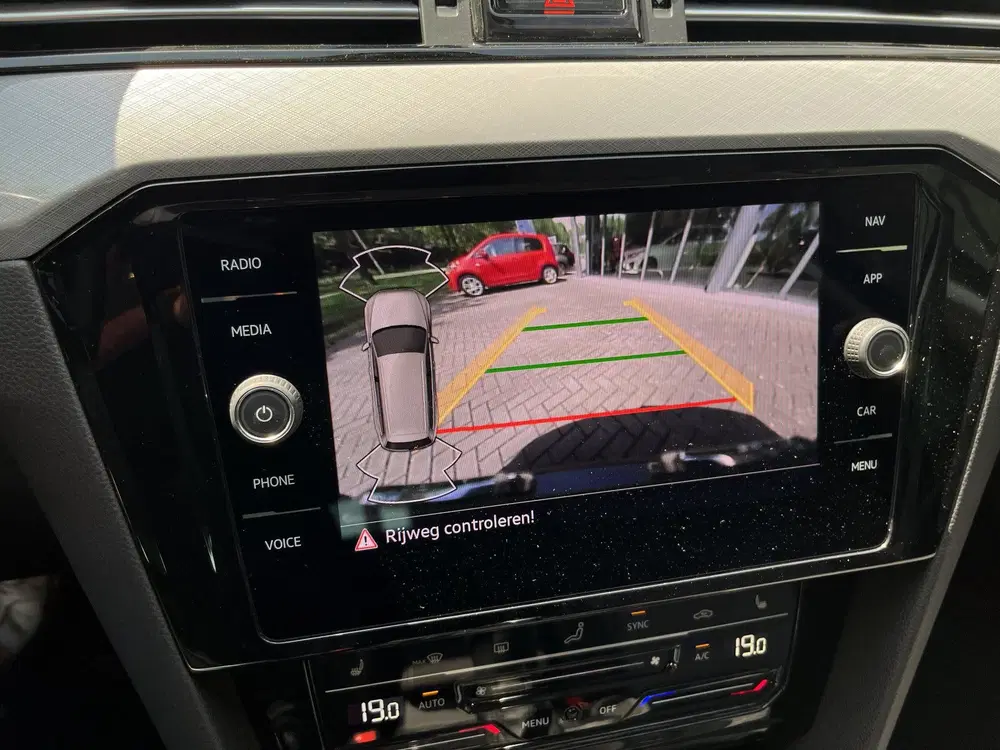 Volkswagen Passat 1.5 TSI R-Line Business uit 2023, foto 14
