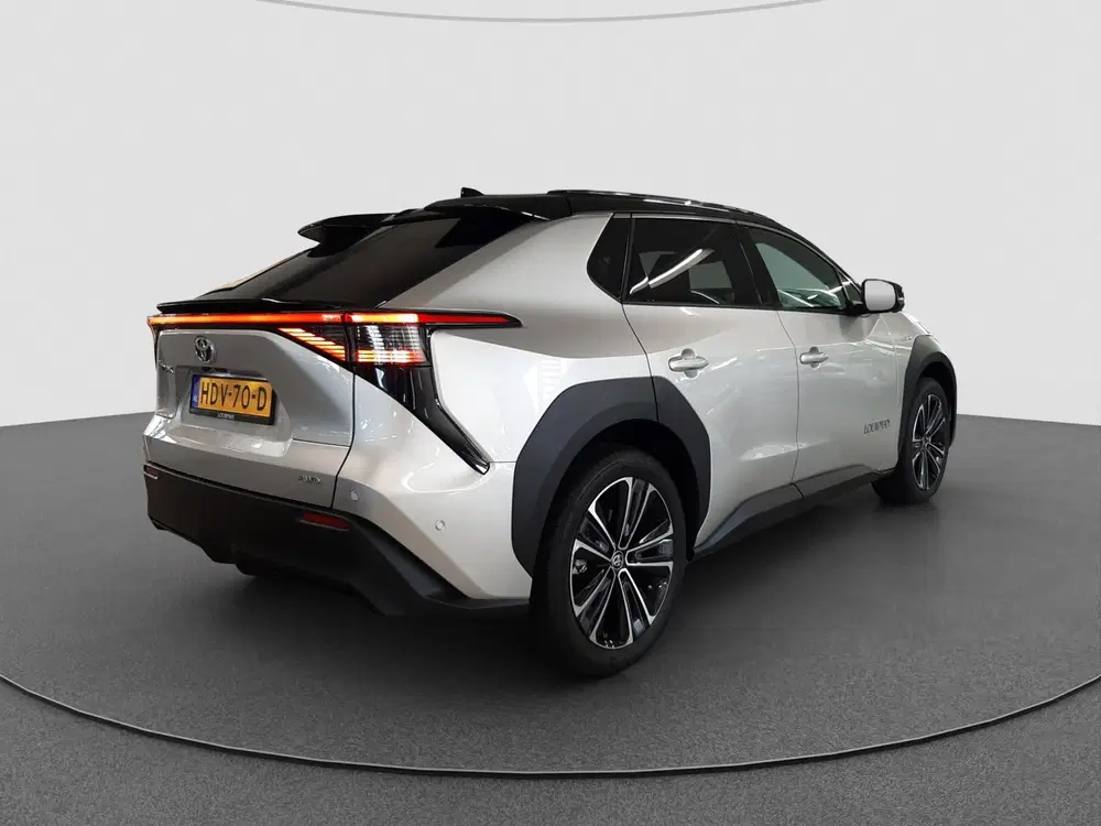 Toyota bZ4X Premium 4WD 71 kWh Panoramadak uit 2025, foto 2
