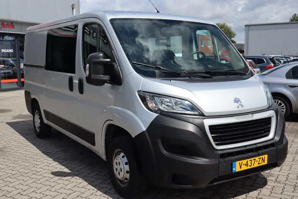 Peugeot Boxer 330 2.0 BlueHDI L2H1 Premium DC Navigatie uit 2019, foto 11