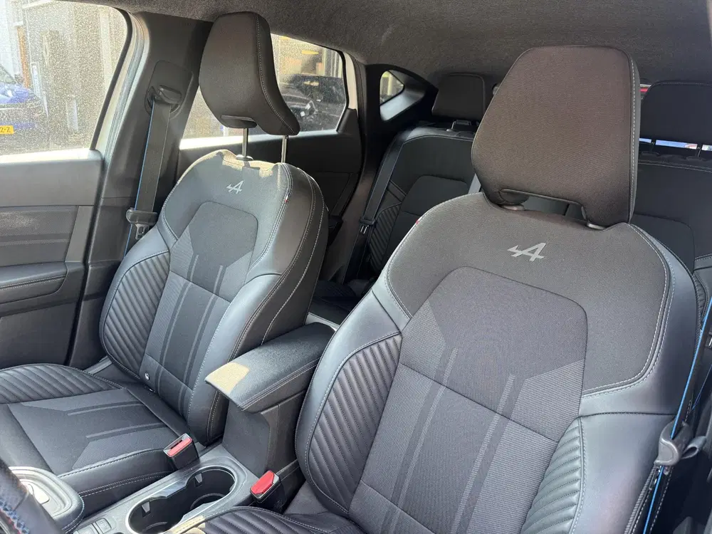 Renault Captur 1.6 E-Tech full hybrid 145 esprit Alpine uit 2025, foto 13