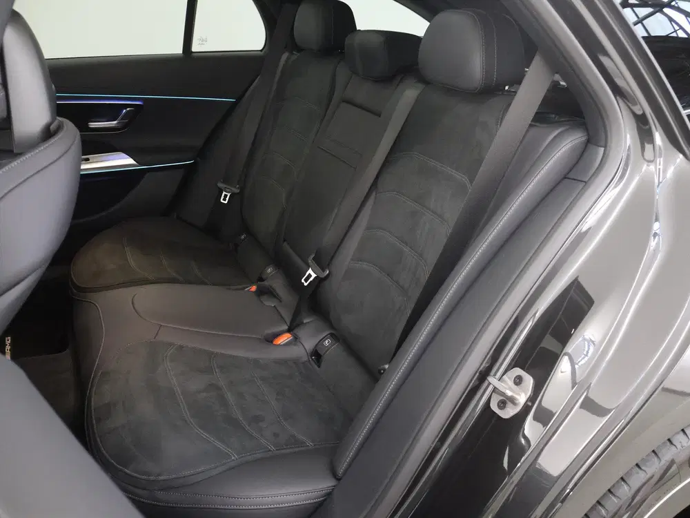 Mercedes-Benz E-Klasse 300 e Business Solution AMG uit 2026, foto 11