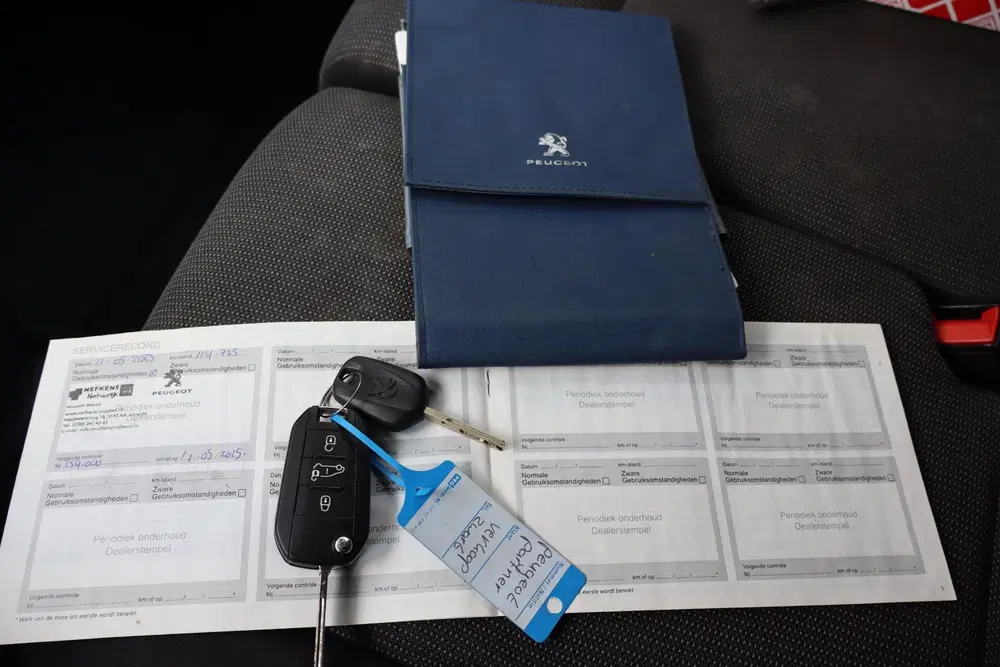 Peugeot Partner 1.5 BlueHDI Premium Automaat uit 2020, foto 3