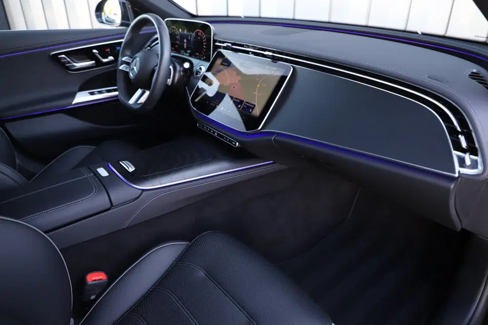 Mercedes-Benz E-Klasse 300e AMG uit 2025, foto 2