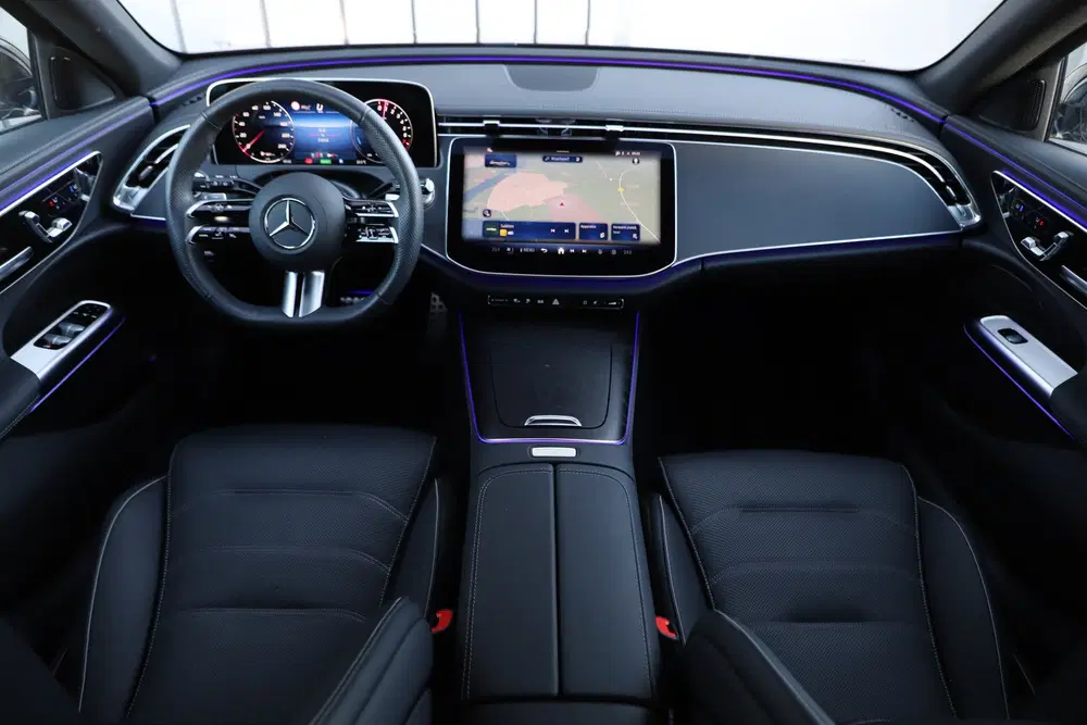 Mercedes-Benz E-Klasse 300e AMG uit 2025, foto 4