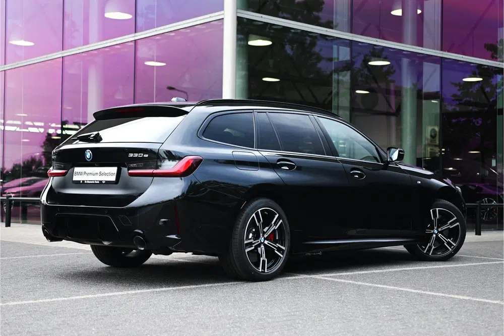 BMW 3-serie 330e xDrive M Sport Automaat uit 2025, foto 2