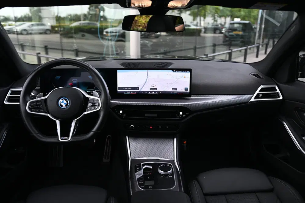 BMW 3-serie 330e xDrive M Sport Automaat uit 2025, foto 3