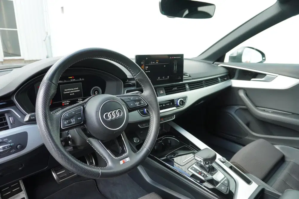 Audi A4 35 TFSI Launch edition Sport uit 2020, foto 12