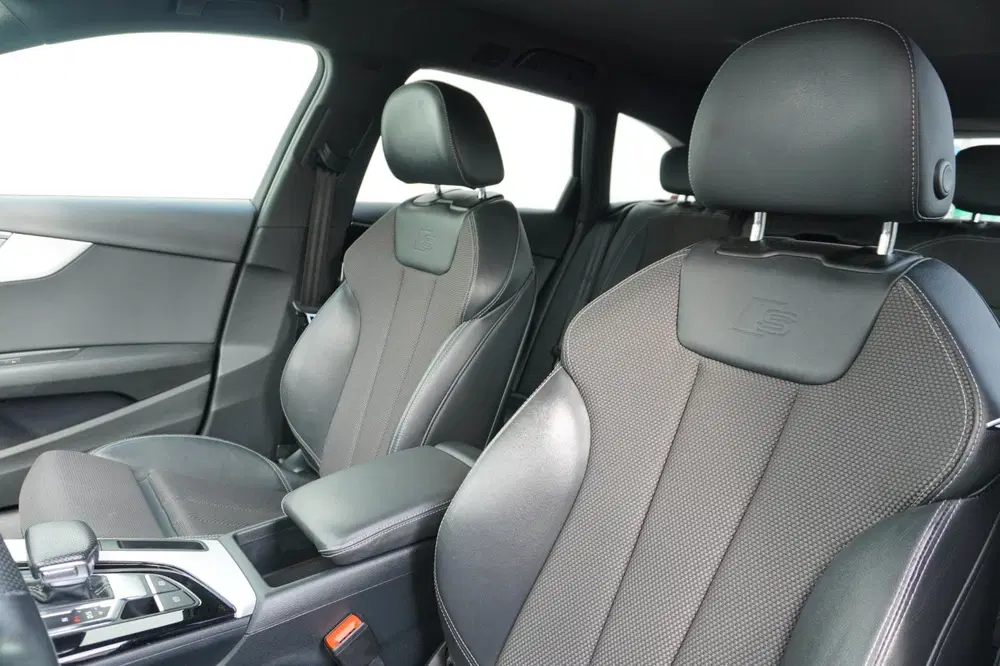 Audi A4 35 TFSI Launch edition Sport uit 2020, foto 13