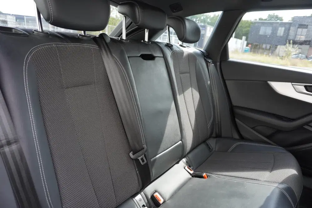 Audi A4 35 TFSI Launch edition Sport uit 2020, foto 15