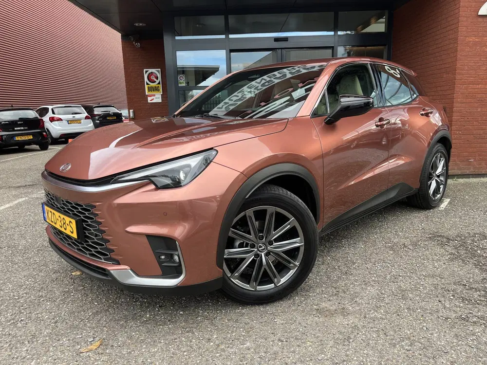 Lexus LBX 1.5 Elegant 2WD uit 2025, foto 2