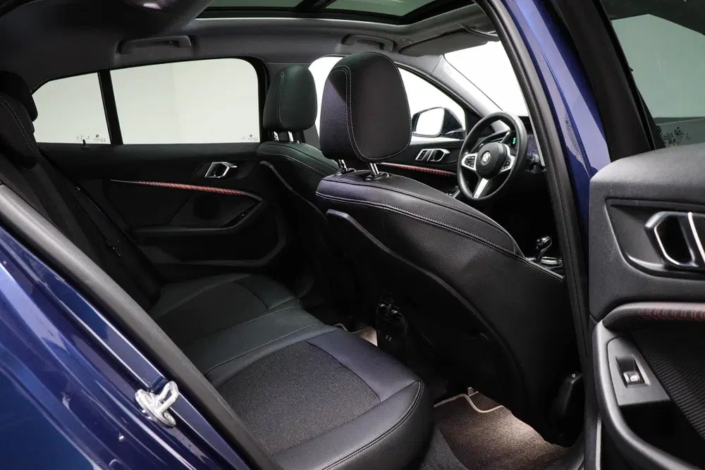 BMW 1-serie 118i Business Edition uit 2021, foto 11