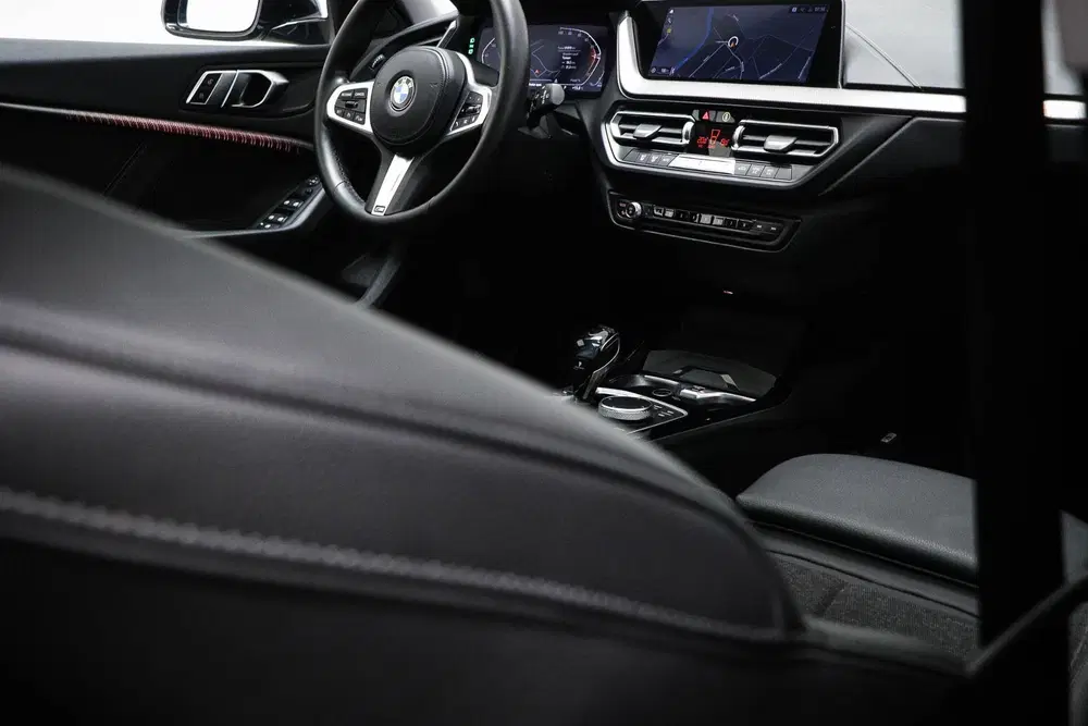 BMW 1-serie 118i Business Edition uit 2021, foto 12