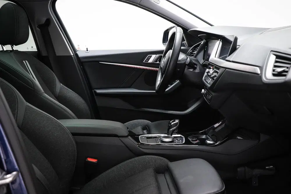 BMW 1-serie 118i Business Edition uit 2021, foto 8