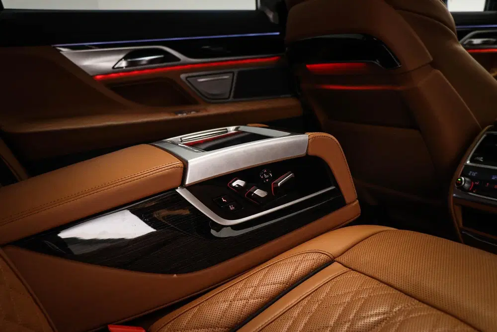BMW 7-serie 730Ld xDrive High Executive uit 2019, foto 15