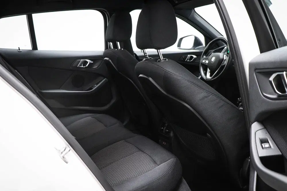 BMW 1-serie 118i Business Edition uit 2021, foto 11