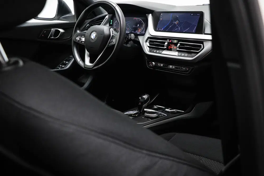 BMW 1-serie 118i Business Edition uit 2021, foto 12