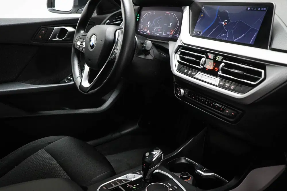 BMW 1-serie 118i Business Edition uit 2021, foto 3