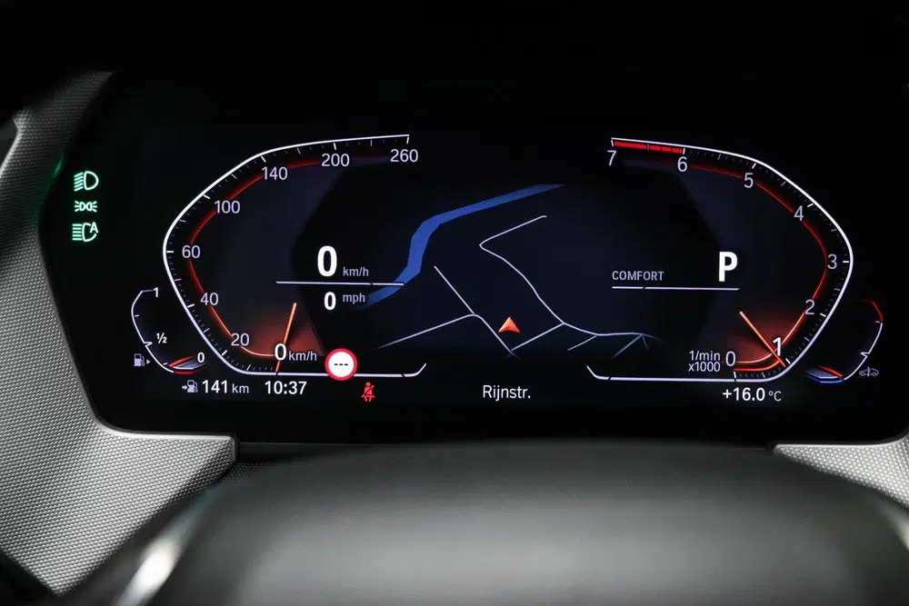 BMW 1-serie 118i Business Edition uit 2021, foto 4