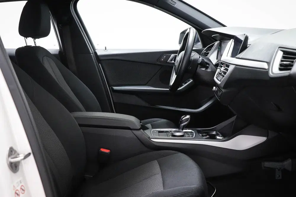 BMW 1-serie 118i Business Edition uit 2021, foto 8