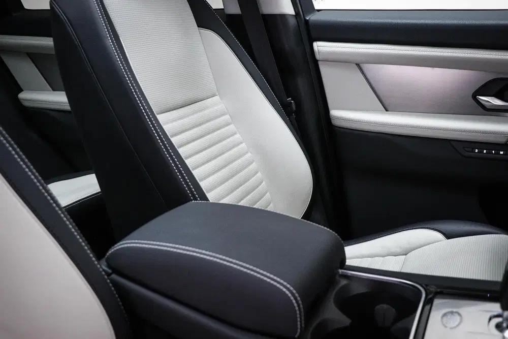 Land Rover Discovery Sport P300e 1.5 R-Dynamic SE uit 2023, foto 15
