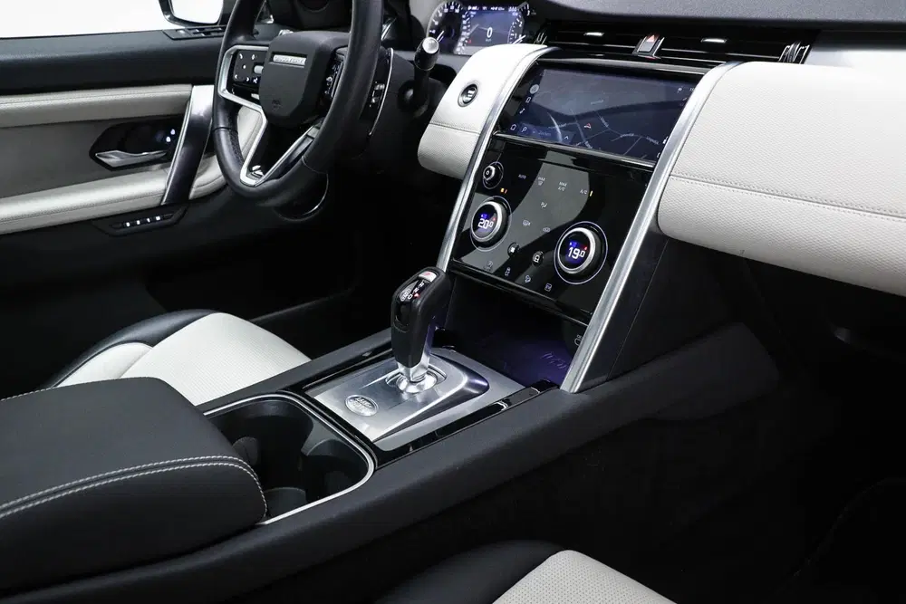 Land Rover Discovery Sport P300e 1.5 R-Dynamic SE uit 2023, foto 3