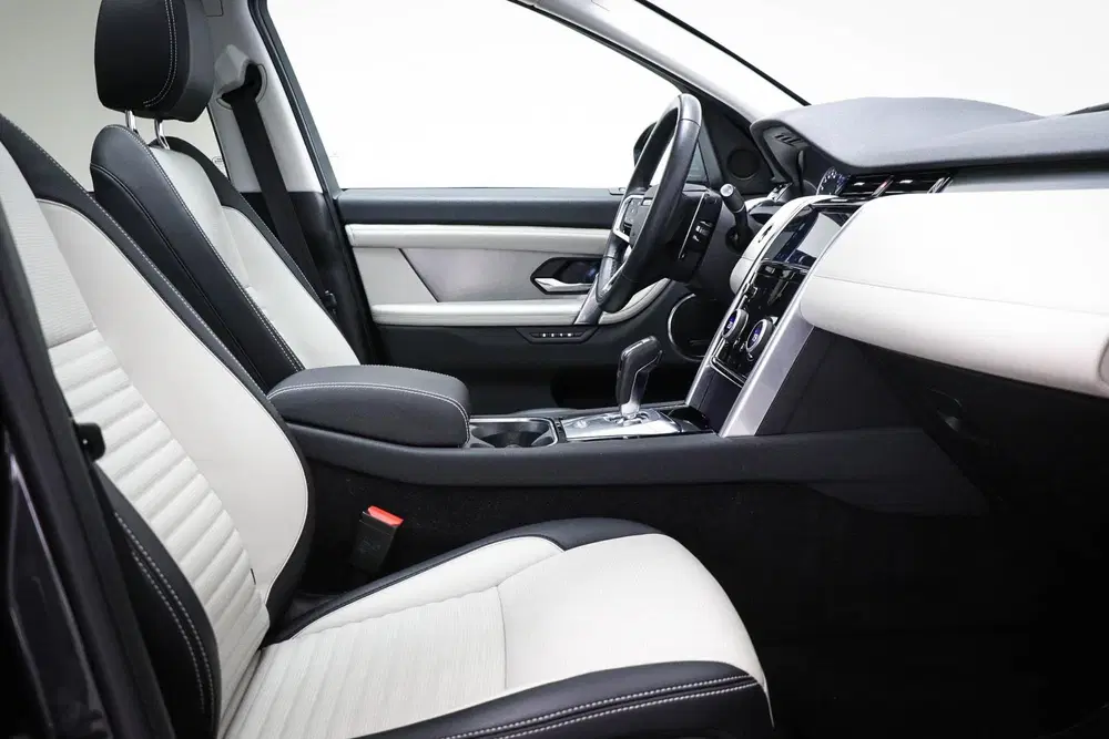 Land Rover Discovery Sport P300e 1.5 R-Dynamic SE uit 2023, foto 4