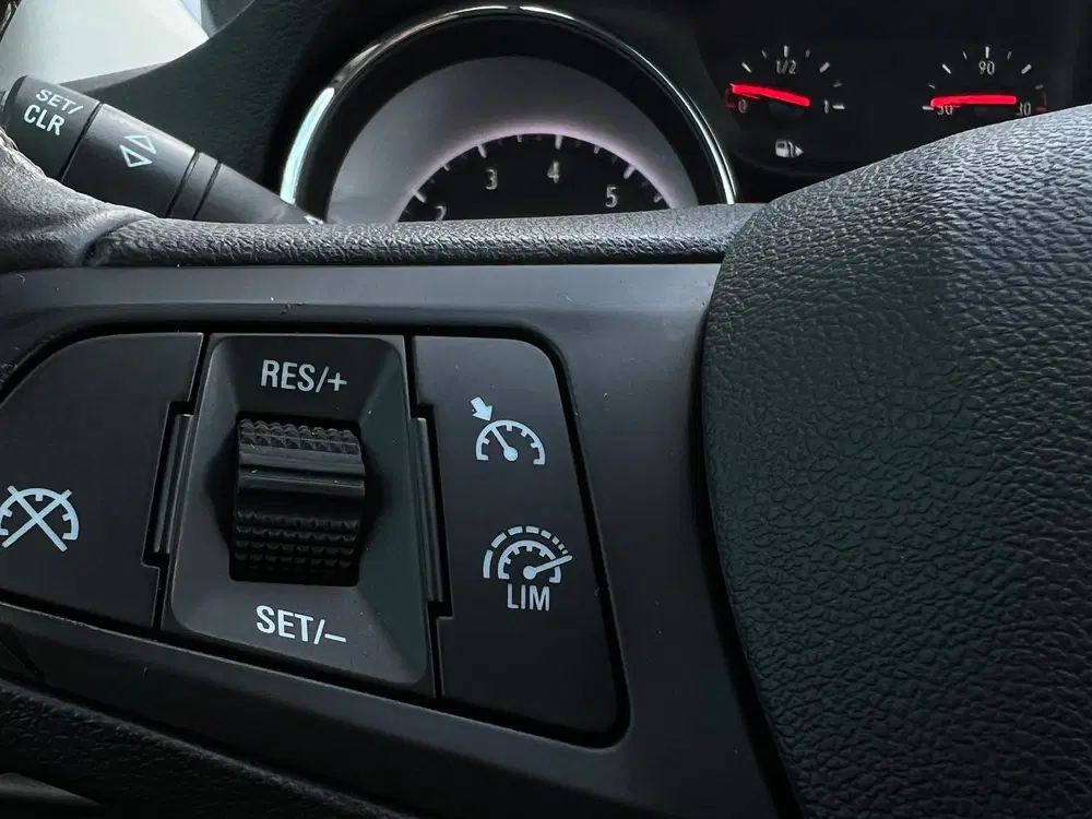 Opel Astra 1.2 Edition uit 2021, foto 13