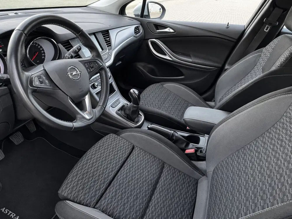 Opel Astra 1.2 Edition uit 2021, foto 3