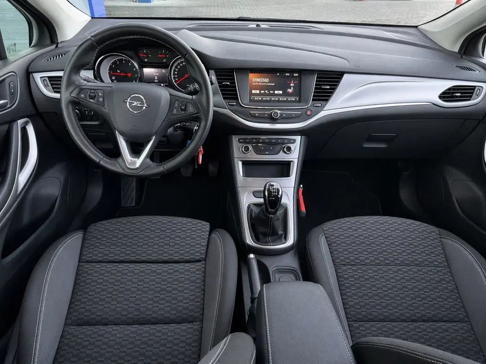 Opel Astra 1.2 Edition uit 2021, foto 4