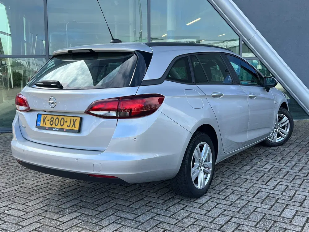 Opel Astra 1.2 Edition uit 2021, foto 6