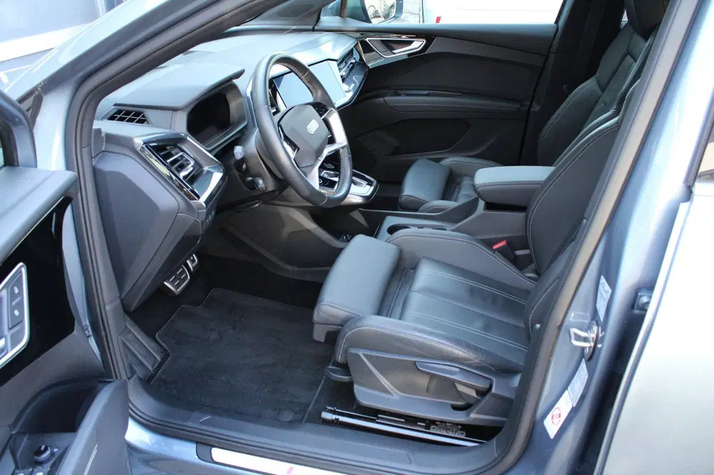 Audi Q4 e-tron 45 quattro S edition 82 kWh uit 2022, foto 13