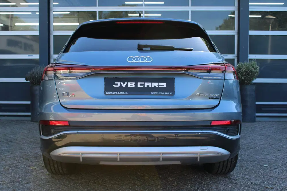Audi Q4 e-tron 45 quattro S edition 82 kWh uit 2022, foto 8
