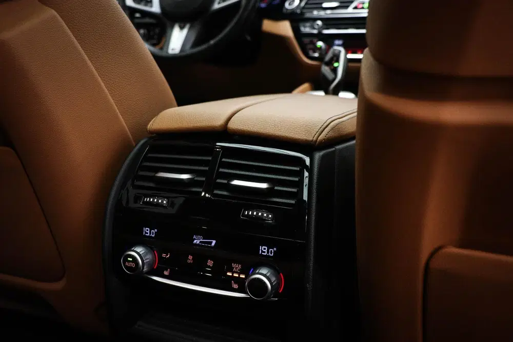 BMW 5-serie 540i xDrive M-Sport uit 2020, foto 15