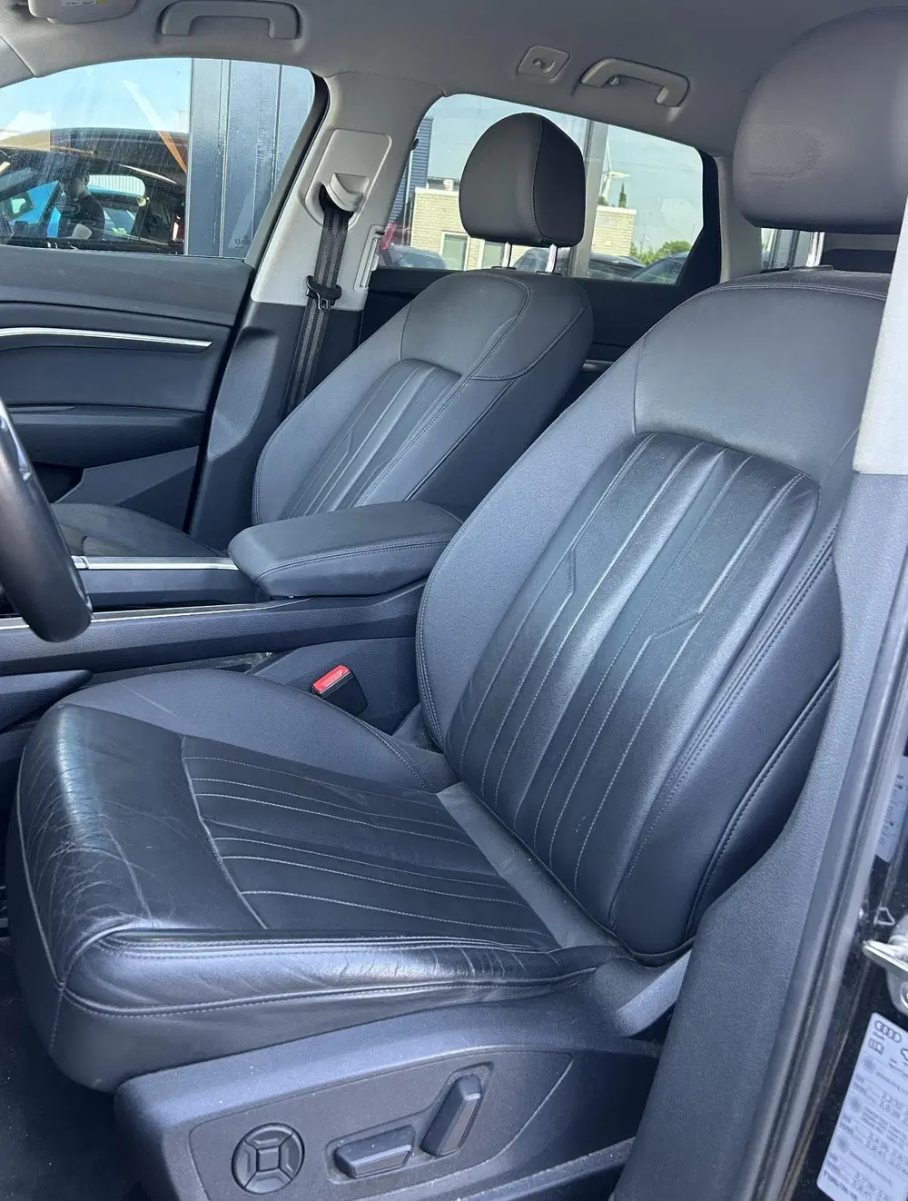Audi e-tron e-tron 55 quattro 95 kWh 408PK uit 2019, foto 8