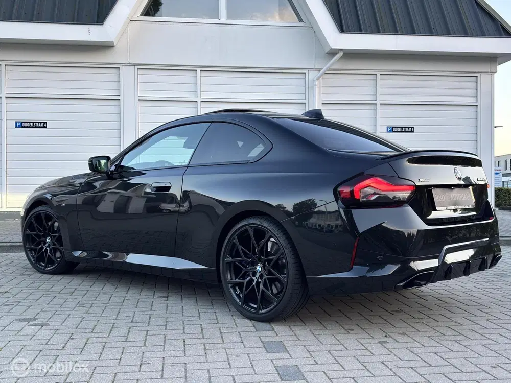 BMW 2-serie 2-serie Coupé M240i xDrive High Executive uit 2022, foto 3