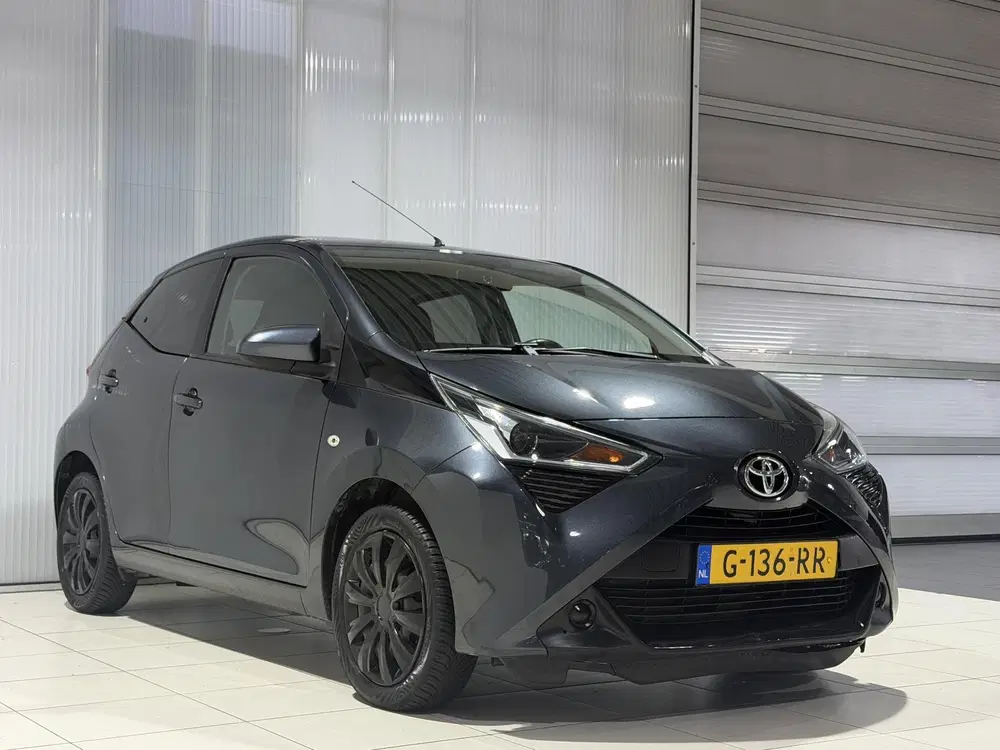 Toyota Aygo 1.0 VVT-i x-play limited Navigatie af fabr uit 2019, foto 2