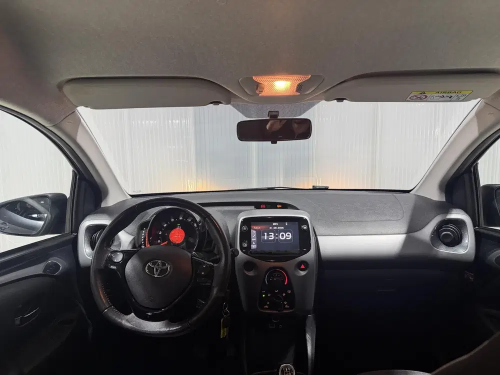 Toyota Aygo 1.0 VVT-i x-play limited Navigatie af fabr uit 2019, foto 5