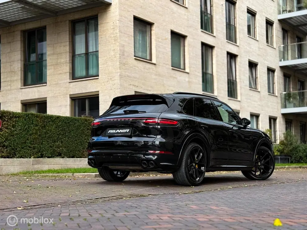 Porsche Cayenne 3.0 E-Hybrid SPORT-DESIGN uit 2019, foto 2