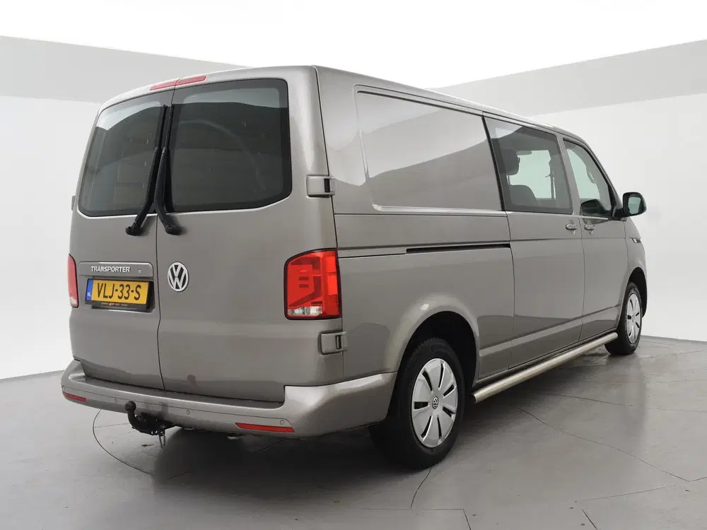 Volkswagen Transporter T6.1 2.0 TDI 150 PK L2H1 DUBBEL CABIN uit 2021, foto 2