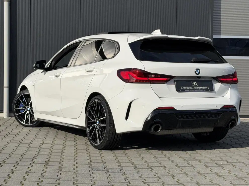 BMW 1-serie M135i xDrive uit 2020, foto 10