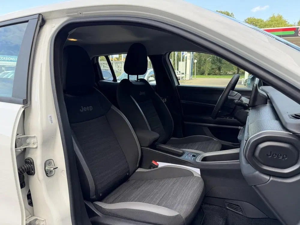 Jeep Avenger Longitude 54 kWh SOH 97 uit 2025, foto 12