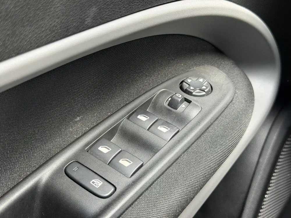 Jeep Avenger Longitude 54 kWh SOH 97 uit 2025, foto 14
