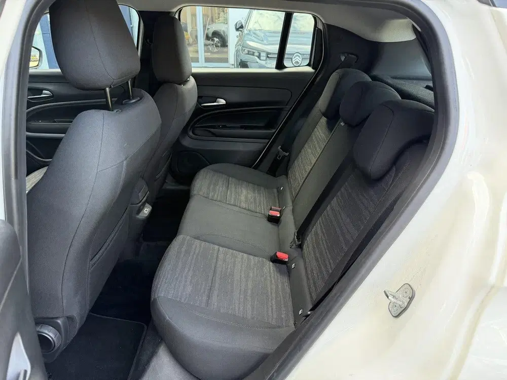 Jeep Avenger Longitude 54 kWh SOH 97 uit 2025, foto 7