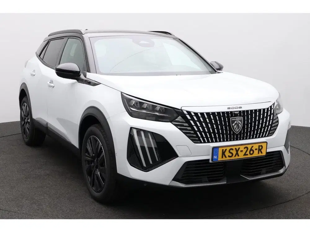 Peugeot 2008 1.2 Hybrid 145 GT uit 2026, foto 2