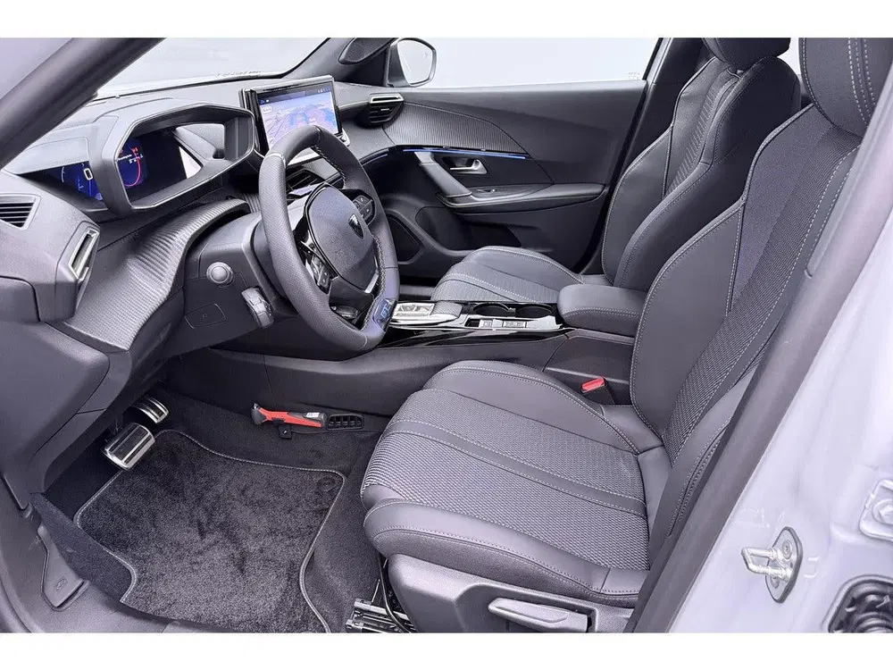 Peugeot 2008 1.2 Hybrid 145 GT uit 2026, foto 6