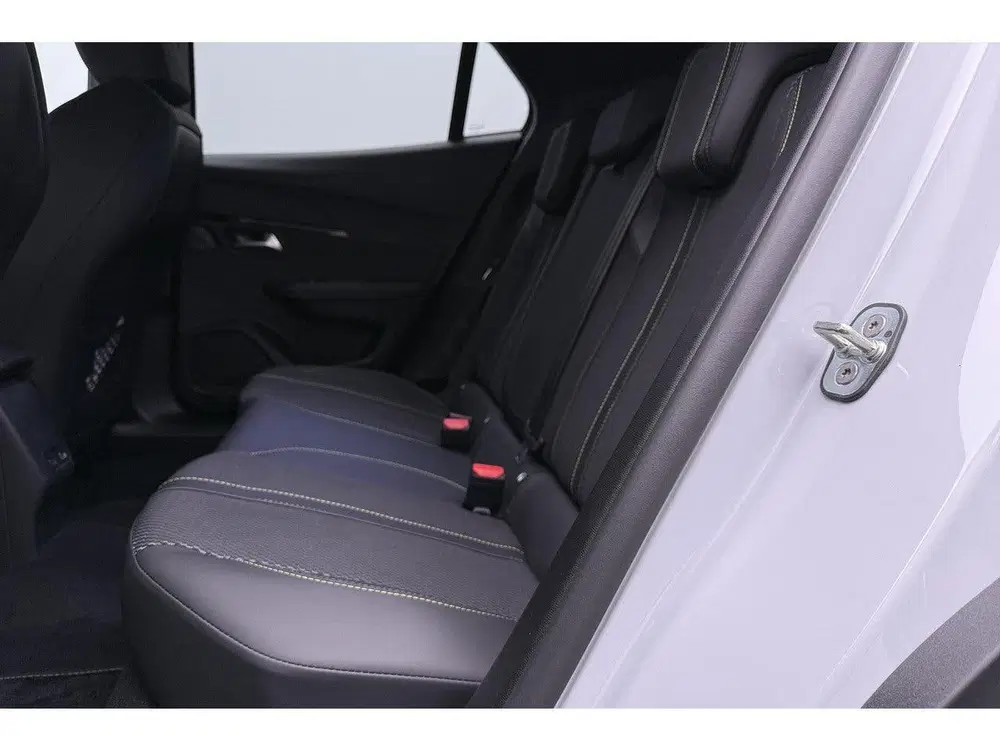Peugeot 2008 1.2 Hybrid 145 GT uit 2026, foto 8