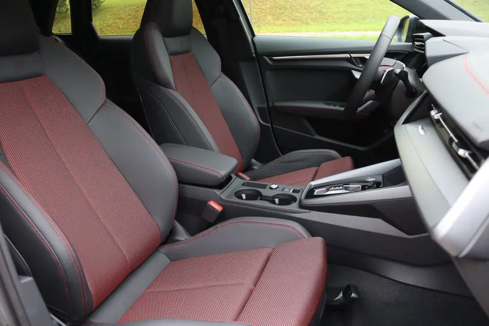 Audi A3 45 TFSI e 272pk S edition Competition Pano uit 2025, foto 11
